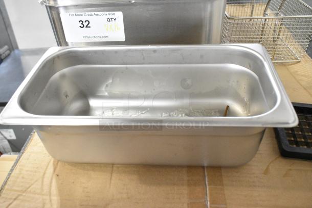 16 BRAND NEW SCRATCH AND DENT! Items Including Stainless Steel Drop In Bins, Metal Fry Basket and 9 Knives. 16 Times Your Bid! - Image 4 of 7