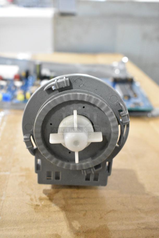 3 BRAND NEW SCRATCH AND DENT! Items Including Estella Caffe 236PECEM20 Group Solenoid Valve for ECEM1 Espresso Machines and Circuit Board. 3 Times Your Bid! - Image 5 of 11