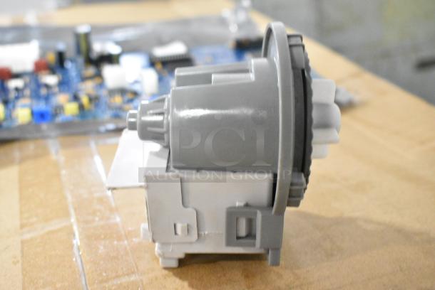 3 BRAND NEW SCRATCH AND DENT! Items Including Estella Caffe 236PECEM20 Group Solenoid Valve for ECEM1 Espresso Machines and Circuit Board. 3 Times Your Bid! - Image 6 of 11