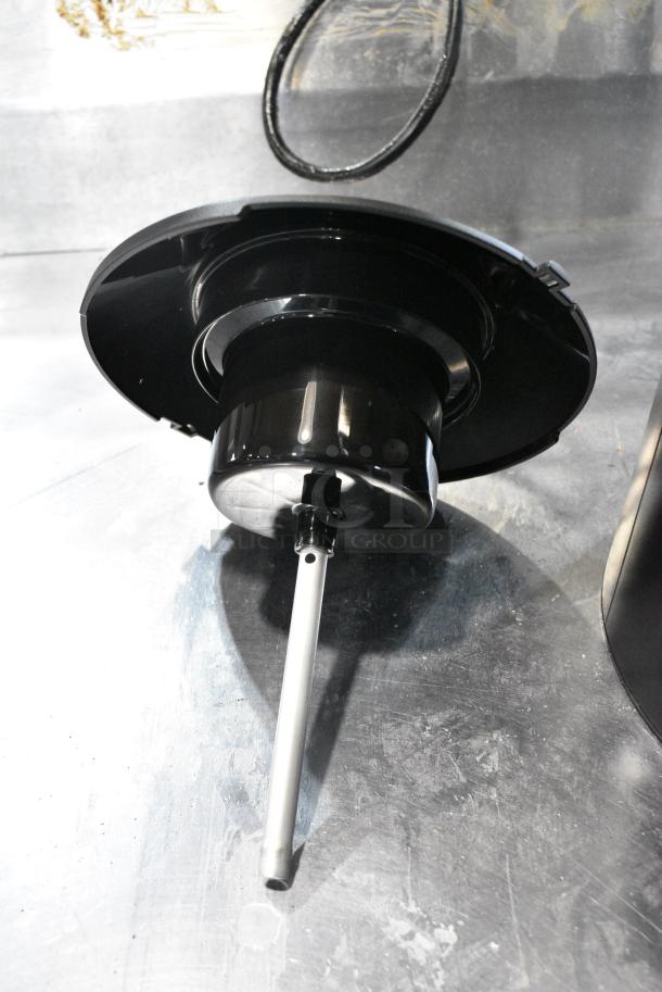 BRAND NEW SCRATCH AND DENT! 2024 Bunn 44000.0200 TF 1 Gallon Stainless Steel ThermoFresh Server with Mechanical Sight Gauge and Base - Image 5 of 7