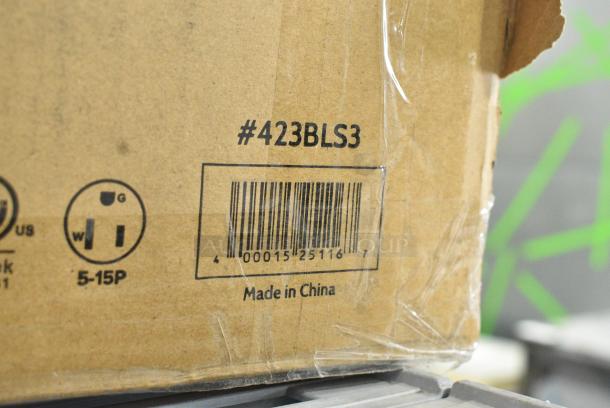 BRAND NEW SCRATCH AND DENT! ServIt 423BLS3 Suspension Bar 3 Bulb Heat Lamp. 120 Volts, 1 Phase. - Image 3 of 4