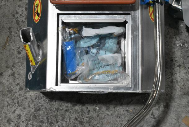 BRAND NEW SCRATCH AND DENT! Shortening Shuttle Stainless Steel Oil Transport Pump - Image 2 of 8