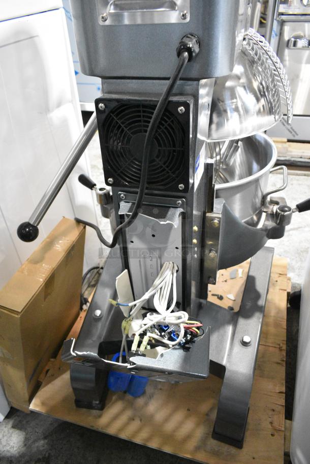 BRAND NEW SCRATCH AND DENT! Avantco MX30H Metal Commercial Floor Style 30 Quart Planetary Dough Mixer w/ Stainless Steel Mixing Bowl, Bowl Guard, Whisk, Paddle and Dough Hook Attachments. 120 Volts, 1 Phase. Tested and Does Not Power On - Image 7 of 9