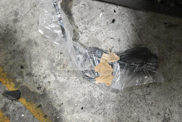 BRAND NEW SCRATCH AND DENT! AvaValley Metal Commercial Single Door Reach In Wine Chiller Merchandiser on Commercial Casters. See Pictures for Broken Glass. 115 Volts, 1 Phase. Tested and Working! - Image 7 of 9