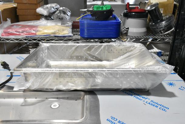 BRAND NEW SCRATCH AND DENT! Vollrath 30043 Super Pan V® Full Size 4" Deep Anti-Jam Perforated Stainless Steel Steam Table / Hotel Pan - 22 Gauge - Image 2 of 5