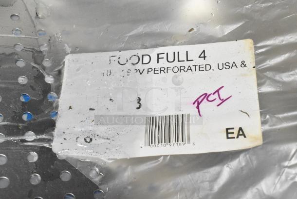 BRAND NEW SCRATCH AND DENT! Vollrath 30043 Super Pan V® Full Size 4" Deep Anti-Jam Perforated Stainless Steel Steam Table / Hotel Pan - 22 Gauge - Image 4 of 5