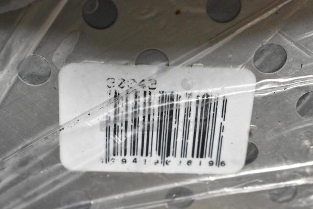 BRAND NEW SCRATCH AND DENT! Vollrath 30043 Super Pan V® Full Size 4" Deep Anti-Jam Perforated Stainless Steel Steam Table / Hotel Pan - 22 Gauge - Image 5 of 5