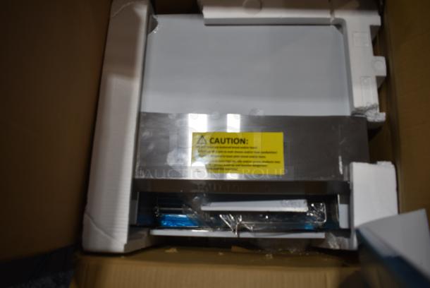 BRAND NEW SCRATCH AND DENT! Avantco 184T3600D Stainless Steel Commercial 14 1/2" Wide Conveyor Toaster with 3" Opening. 200 Slices per Hour. 240 Volts, 1 Phase. - Image 3 of 7