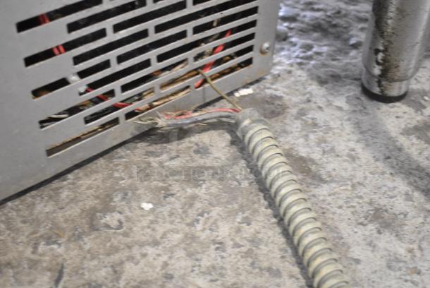 JP340B0C1BB Metal Electric Powered 4 Burner Drop In Range. 208/240 Volts. - Image 7 of 7