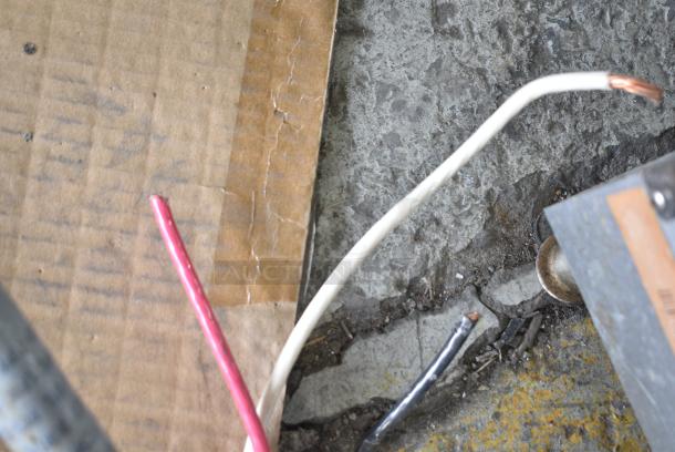 Imperial IFS-40-L Stainless Steel Commercial Floor Style Electric Powered Deep Fat Fryer w/ 2 Metal Fry Baskets. 208 Volts, 3 Phase. - Image 7 of 7