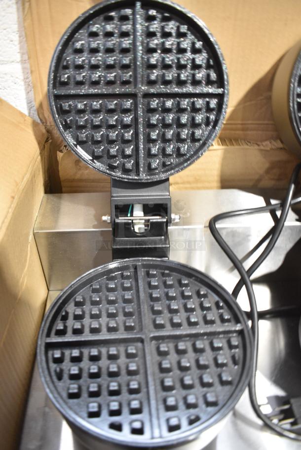 BRAND NEW SCRATCH AND DENT! Carnival King 382WSM22 Stainless Steel Non-Stick Double Waffle Maker with Timers. 120 Volts, 1 Phase. Tested and Working! - Image 4 of 9