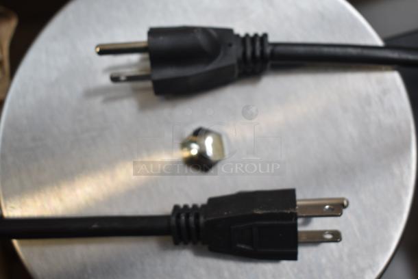 BRAND NEW SCRATCH AND DENT! Carnival King 382WSM22 Stainless Steel Non-Stick Double Waffle Maker with Timers. 120 Volts, 1 Phase. Tested and Working! - Image 9 of 9