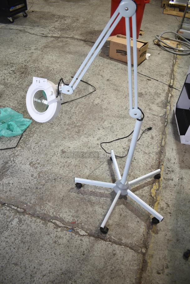 Portable Magnifying Glass - Image 1 of 6