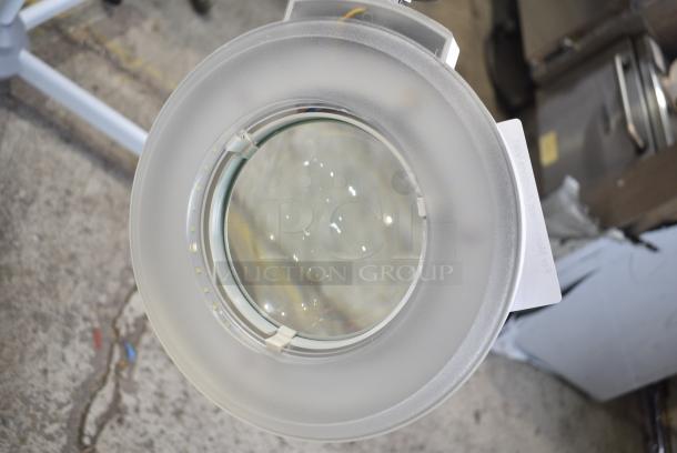 Portable Magnifying Glass - Image 5 of 6