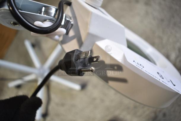 Portable Magnifying Glass - Image 6 of 6