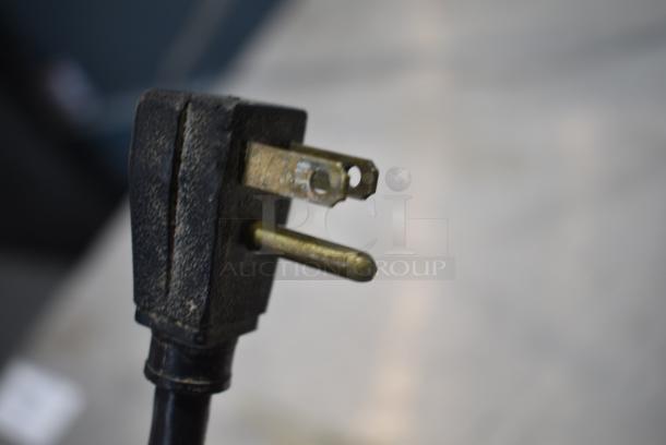 True THAC-36 Metal Commercial Reach In Grab N Go Merchandiser. 115 Volts, 1 Phase. Tested and Powers On But Does Not Get Cold - Image 6 of 6