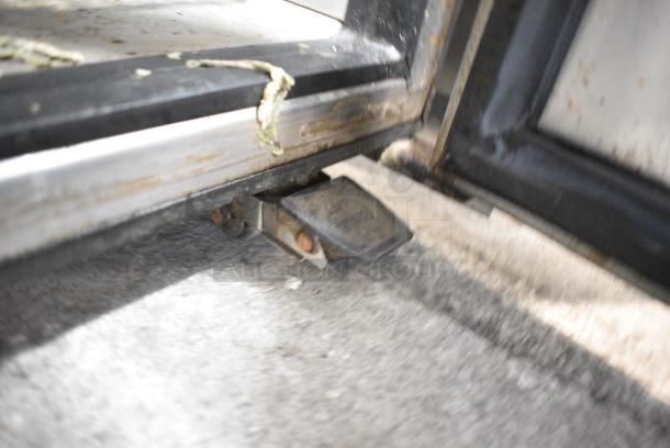 True TUC-36-LP Stainless Steel Commercial Undercounter 2 Door Cooler. 115 Volts, 1 Phase. Tested and Working! - Image 6 of 8