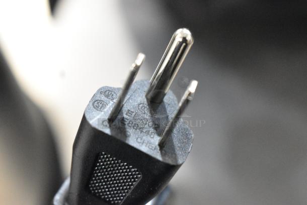 BRAND NEW SCRATCH AND DENT! Avantco 177CU100ETL 100 Cup (500 oz.) Double Wall Stainless Steel Coffee Urn / Coffee Percolator. 120 Volts, 1 Phase. - Image 8 of 9