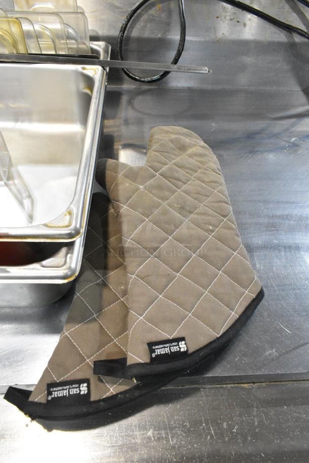 BRAND NEW SCRATCH AND DENT! Lot of Various Items Including Stainless Steel Drop In Bins and Oven Mitts - Image 3 of 5