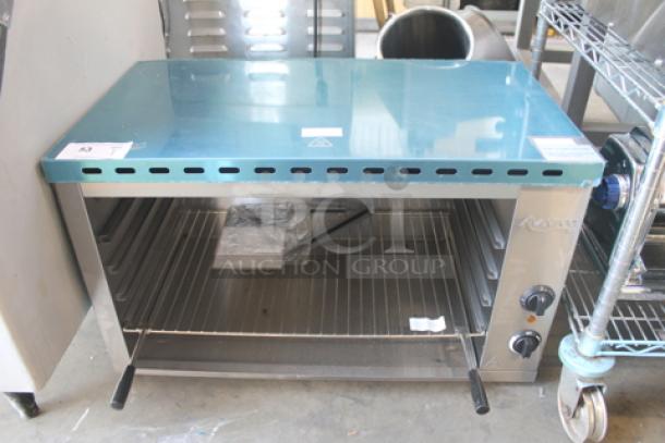 BRAND NEW SCRATCH AND DENT! Avantco 177CHSME32M Commercial Stainless Steel Electric Countertop 32" Cheese Melter With Steel Racks. 208/240 Volts. - Image 1 of 3