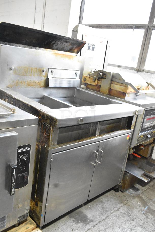 Stainless Steel Commercial Natural Gas Powered 2 Bay Deep Fat Fryer. - Image 2 of 10