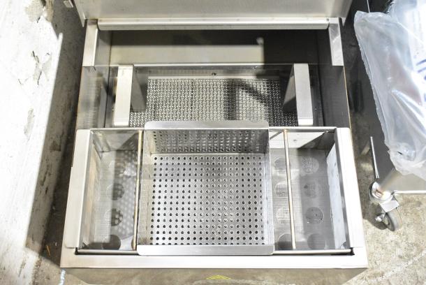 BRAND NEW SCRATCH AND DENT! 2024 Fryclone 259OFM110 Stainless Steel Commercial 115 lb. Low-Profile Portable Fryer Oil Filter Machine with 2-Way Pump on Commercial Casters. 120 Volts, 1 Phase. - Image 4 of 6