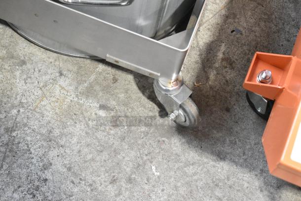 BRAND NEW SCRATCH AND DENT! MirOil BD505 55 lb. Electric Portable Fryer Oil Filter Machine with 1-Way Pump. 120 Volts, 1 Phase. - Image 4 of 8