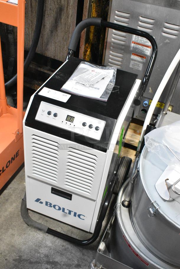 BRAND NEW SCRATCH AND DENT! Boltic 22BMCD70P 110 Pint Steel Commercial Dehumidifier with Drain Hose and Wheels. 115 Volts, 1 Phase. - Image 5 of 7