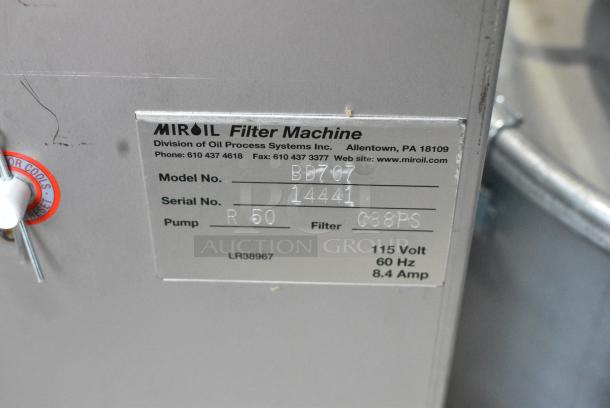 MirOil BD707 75 lb. Electric Portable Fryer Oil Filter Machine with 1-Way Pump. 120 Volts, 1 Phase. - Image 6 of 6