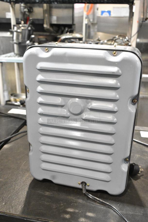 BRAND NEW SCRATCH AND DENT! Comfort Zone CZ798 Heater. 120 Volts, 1 Phase. - Image 5 of 7