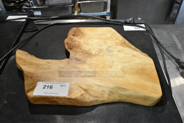 BRAND NEW SCRATCH AND DENT! Wooden Cutting Board - Image 2 of 6