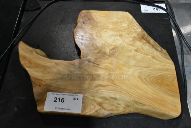 BRAND NEW SCRATCH AND DENT! Wooden Cutting Board - Image 4 of 6