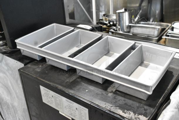 4 BRAND NEW SCRATCH AND DENT! BM1764X15LSLPN PAN BREAD SET 10X5 1.5LB 4X1.5LB BAKER'S MARK. 4 Times Your Bid! - Image 5 of 7