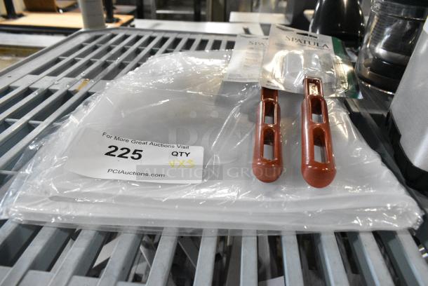 3 BRAND NEW SCRATCH AND DENT! Items Including 407FXLID1 Flexsil Lid Full Size High-Heat Silicone Steam Table / Hotel Pan Lid and 2 Vollrath Poly Spatulas. 3 Times Your Bid! - Image 1 of 7