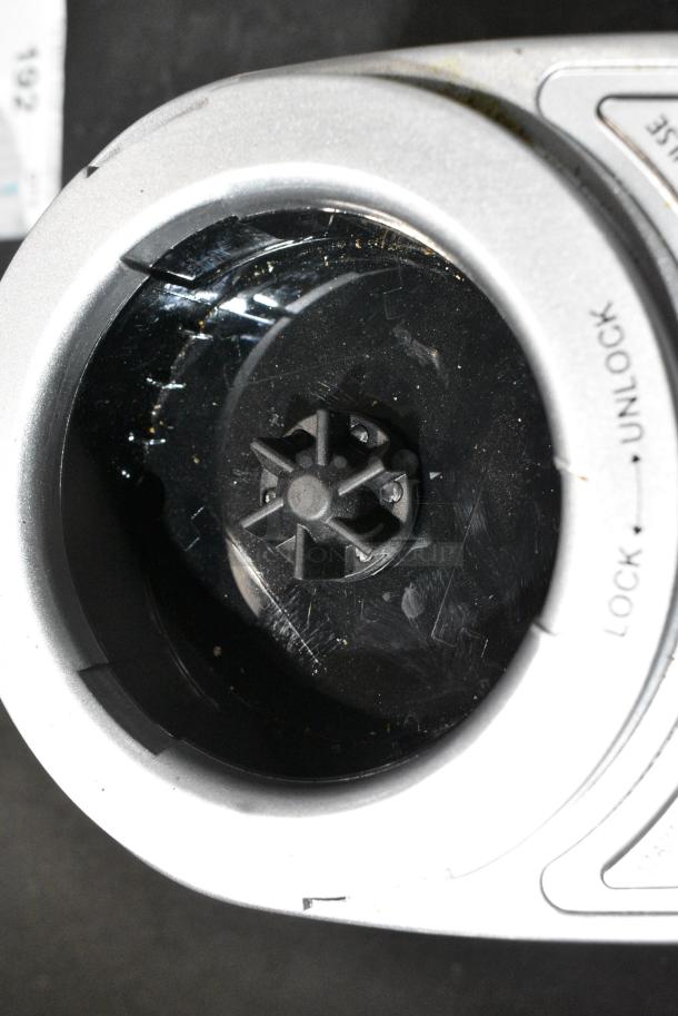 BRAND NEW SCRATCH AND DENT! Waring WSG60 3 Cup Commercial Spice Grinder - 120V Tested and Working! - Image 9 of 11