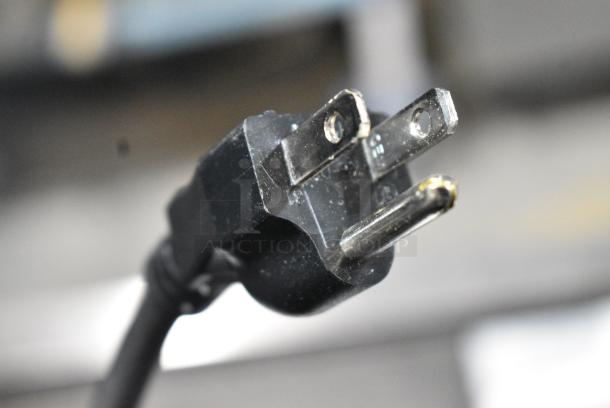 BRAND NEW SCRATCH AND DENT! Waring WSG60 3 Cup Commercial Spice Grinder - 120V Tested and Working! - Image 10 of 11