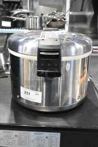 BRAND NEW SCRATCH AND DENT! Zojirushi THA-603SA 33 Cup (Cooked) Stainless Steel Electric Rice Warmer with Removable Pot. 120 Volts, 1 Phase. Tested and Working!