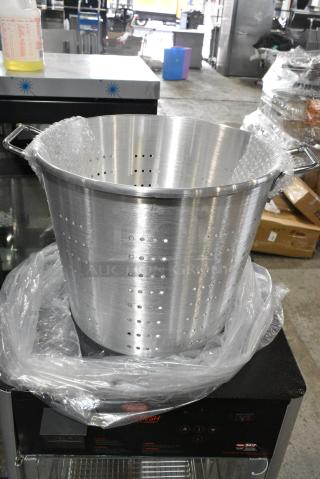 2 BRAND NEW SCRATCH AND DENT! Town 38015 60 Qt. Tapered Aluminum Vegetable Colander with Handles. 2 Times Your Bid!