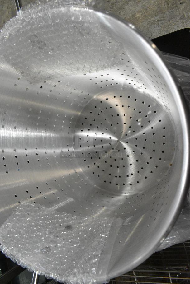 2 BRAND NEW SCRATCH AND DENT! Town 38015 60 Qt. Tapered Aluminum Vegetable Colander with Handles. 2 Times Your Bid! - Image 3 of 4