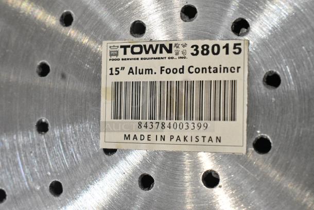 2 BRAND NEW SCRATCH AND DENT! Town 38015 60 Qt. Tapered Aluminum Vegetable Colander with Handles. 2 Times Your Bid! - Image 4 of 4