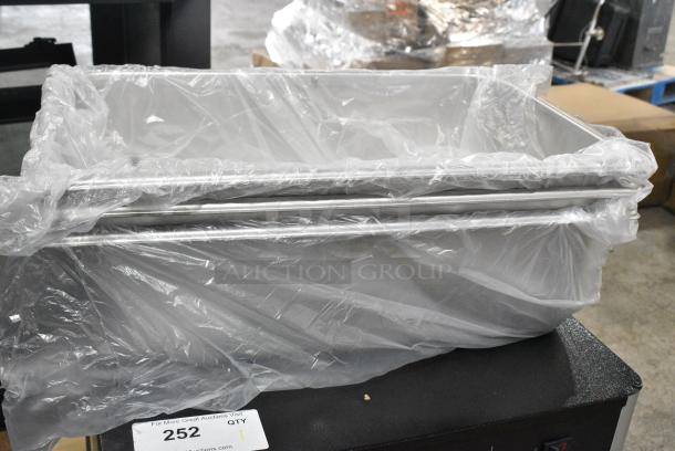 3 BRAND NEW SCRATCH AND DENT! Vigor 24711622 Full Size 6" Deep Anti-Jam Stainless Steel Steam Table / Hotel Pan - 22 Gauge. 3 Times Your Bid! - Image 1 of 3