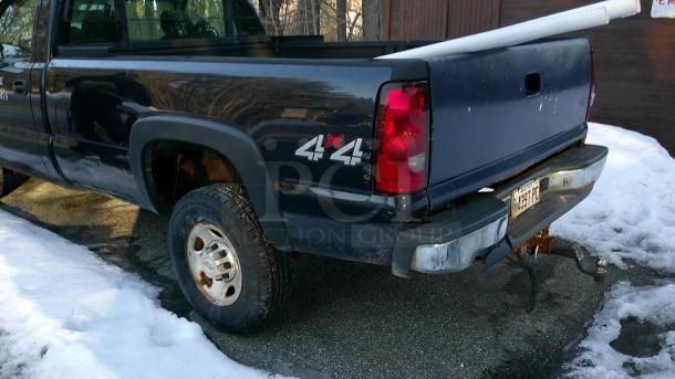 4X4 PLOW TRUCK! RUNS! 

2007 CHEVROLET 2500 4X4 PLOW TRUCK! LESS THAN 50K MILES! INCLUDES FISHER V PLOW. NEEDS TO BE TOWED OFF LOT...........

https://youtube.com/shorts/UYNHxA5f7d0?feature=share - Image 7 of 16