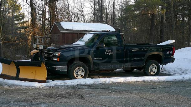 4X4 PLOW TRUCK! RUNS! 

2007 CHEVROLET 2500 4X4 PLOW TRUCK! LESS THAN 50K MILES! INCLUDES FISHER V PLOW. NEEDS TO BE TOWED OFF LOT...........

https://youtube.com/shorts/UYNHxA5f7d0?feature=share - Image 9 of 16