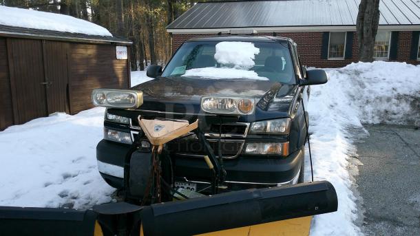 4X4 PLOW TRUCK! RUNS! 

2007 CHEVROLET 2500 4X4 PLOW TRUCK! LESS THAN 50K MILES! INCLUDES FISHER V PLOW. NEEDS TO BE TOWED OFF LOT...........

https://youtube.com/shorts/UYNHxA5f7d0?feature=share - Image 11 of 16