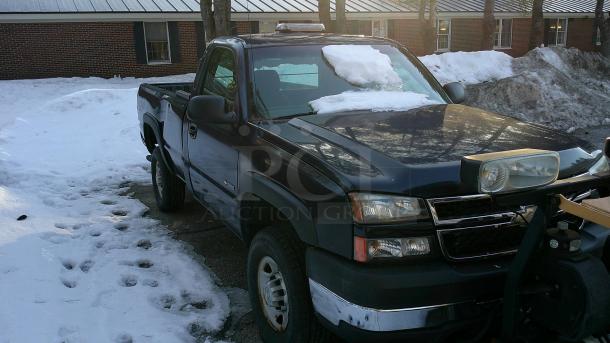 4X4 PLOW TRUCK! RUNS! 

2007 CHEVROLET 2500 4X4 PLOW TRUCK! LESS THAN 50K MILES! INCLUDES FISHER V PLOW. NEEDS TO BE TOWED OFF LOT...........

https://youtube.com/shorts/UYNHxA5f7d0?feature=share - Image 10 of 16