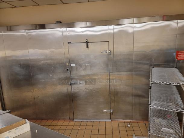 NORLAKE WALK-IN COOLER! COMES WITH 4 TRAY CARTS & 6 FREEZER SHELVES!
BUYER MUST REMOVE - Image 1 of 9