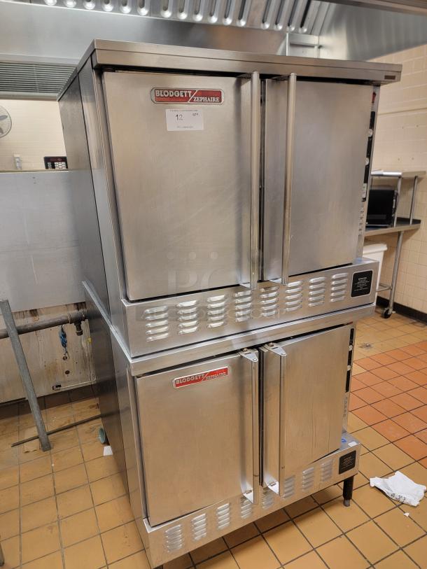 BLODGETT ZEPHAIRE DOUBLE STACK OVEN!
BUYER MUST REMOVE - Image 1 of 4