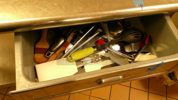 STAINLESS WORKSTATION WITH DRAWER AND ACCESSORIES - Image 3 of 4