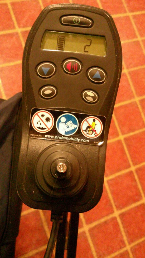 QUANTUM EDGE POWER WHEELCHAIR - WORKS GREAT! - Image 4 of 4