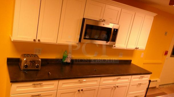 CABINETS WITH KITCHEN APPLIANCES!
BUYER MUST REMOVE - Image 1 of 4